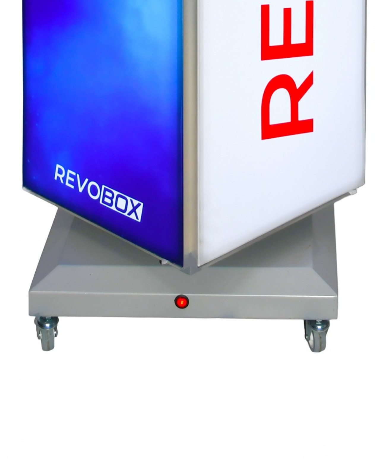 RevoBox RS112 tekerlekli alt baza ve gövde detayı
